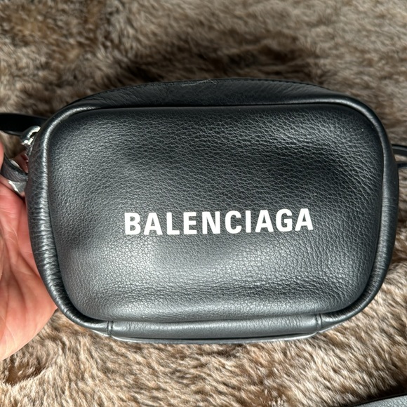 Balenciaga Camera Bag - Picture 3 of 9